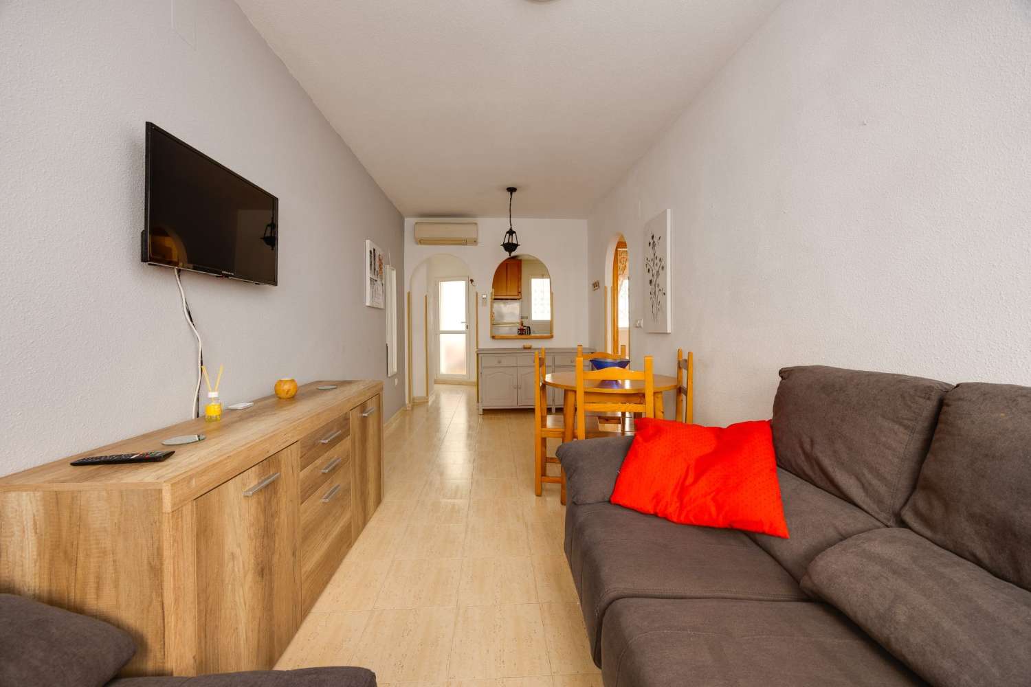 APARTAMENTO CON PISCINA COMUNITARIA EN PLENO CENTRO DE TORREVIEJA, CALLE LA LOMA
