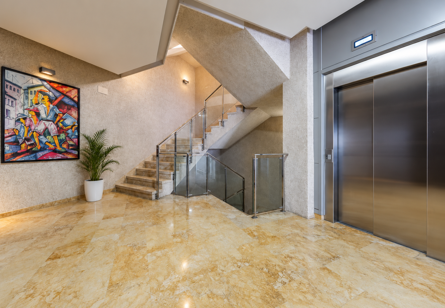EXCLUSIVO APARTAMENTO DE LUJO EN PRIMERA LÍNEA DE MAR CON VISTAS FRONTALES, TERRAZA, PISCINA Y PARKING EN TORREVIEJA