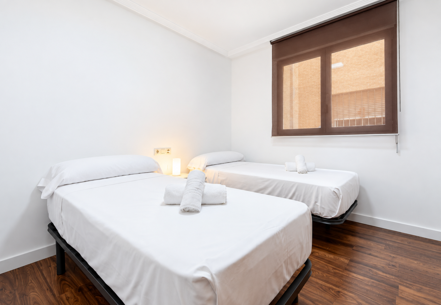 EXCLUSIVO APARTAMENTO DE LUJO EN PRIMERA LÍNEA DE MAR CON VISTAS FRONTALES, TERRAZA, PISCINA Y PARKING EN TORREVIEJA