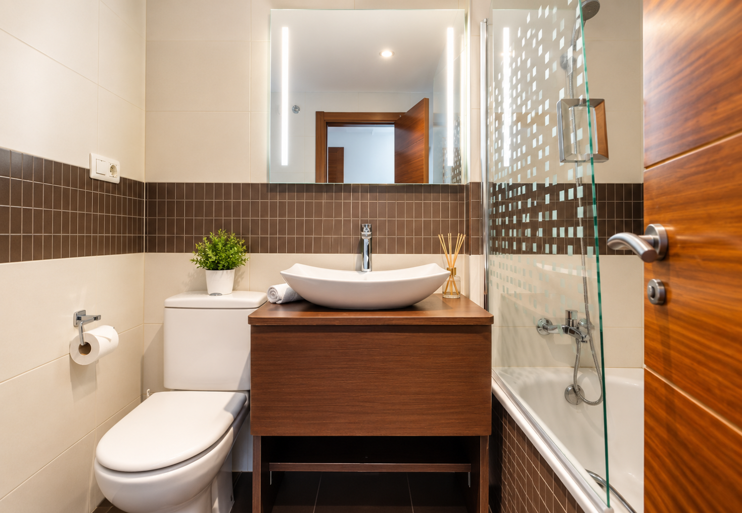 EXCLUSIVO APARTAMENTO DE LUJO EN PRIMERA LÍNEA DE MAR CON VISTAS FRONTALES, TERRAZA, PISCINA Y PARKING EN TORREVIEJA