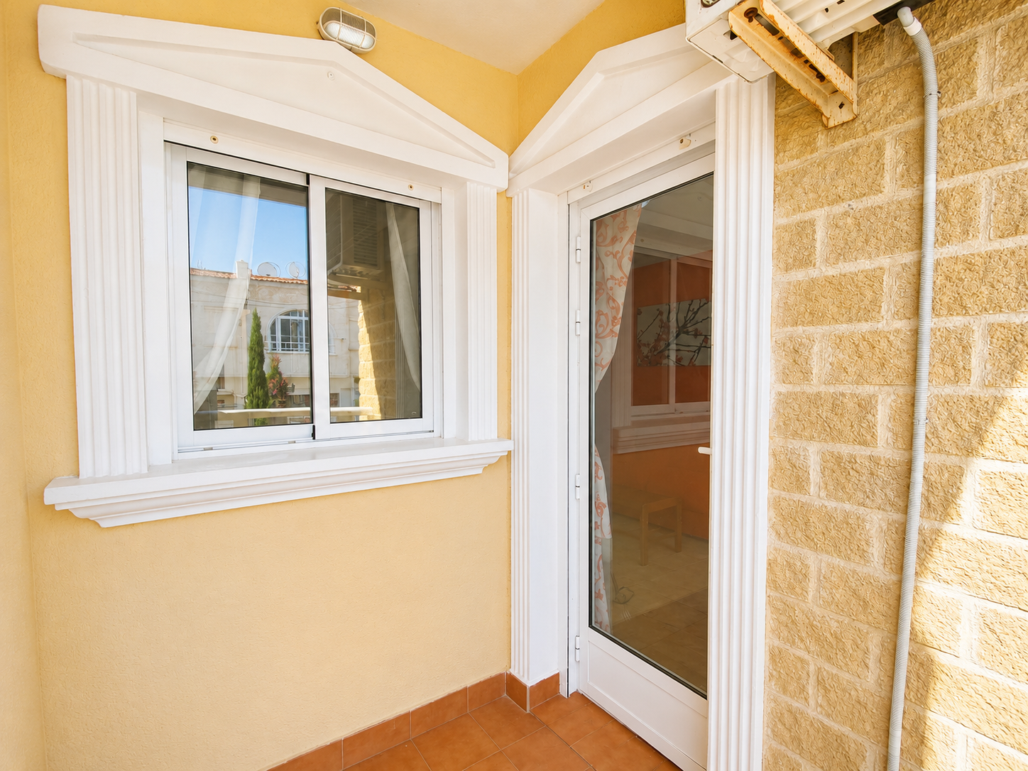 APARTAMENTO DE 2 DORMITORIOS CON TERRAZA Y ORIENTACIÓN SUR A 700 M DE PLAYA DEL CURA, TORREVIEJA
