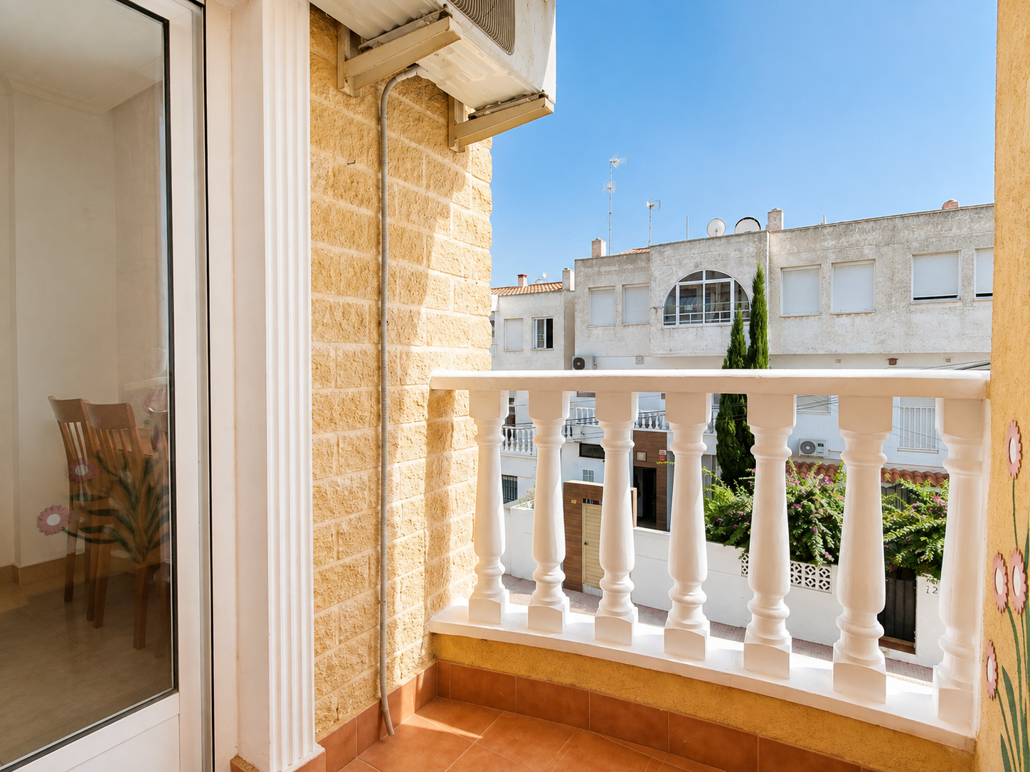 APARTAMENTO DE 2 DORMITORIOS CON TERRAZA Y ORIENTACIÓN SUR A 700 M DE PLAYA DEL CURA, TORREVIEJA