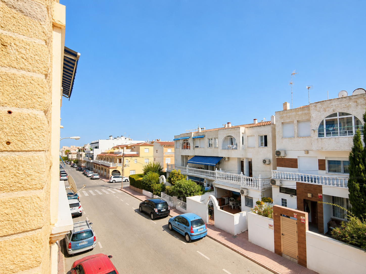 APARTAMENTO DE 2 DORMITORIOS CON TERRAZA Y ORIENTACIÓN SUR A 700 M DE PLAYA DEL CURA, TORREVIEJA