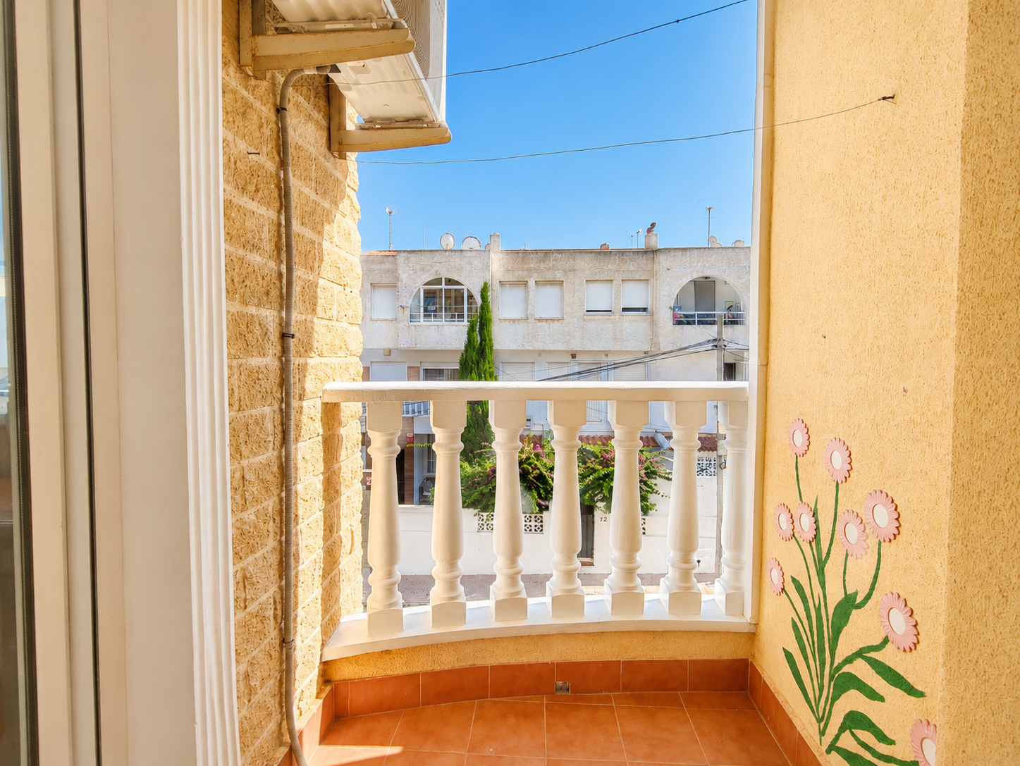 APARTAMENTO DE 2 DORMITORIOS CON TERRAZA Y ORIENTACIÓN SUR A 700 M DE PLAYA DEL CURA, TORREVIEJA