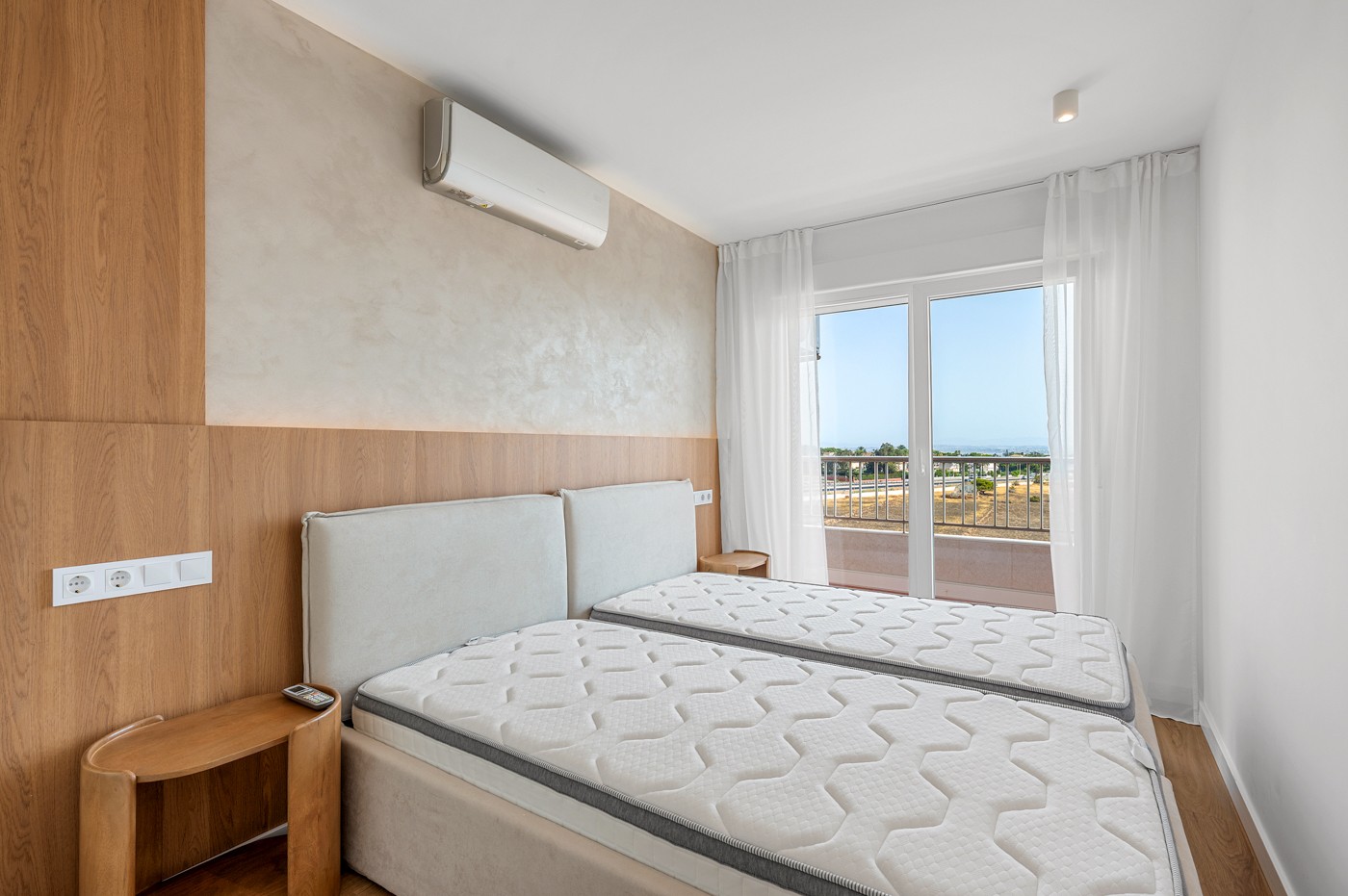 EXCLUSIVO ÁTICO REFORMADO CON VISTAS PANORÁMICAS AL MAR Y TERRAZA PRIVADA EN PUNTA PRIMA