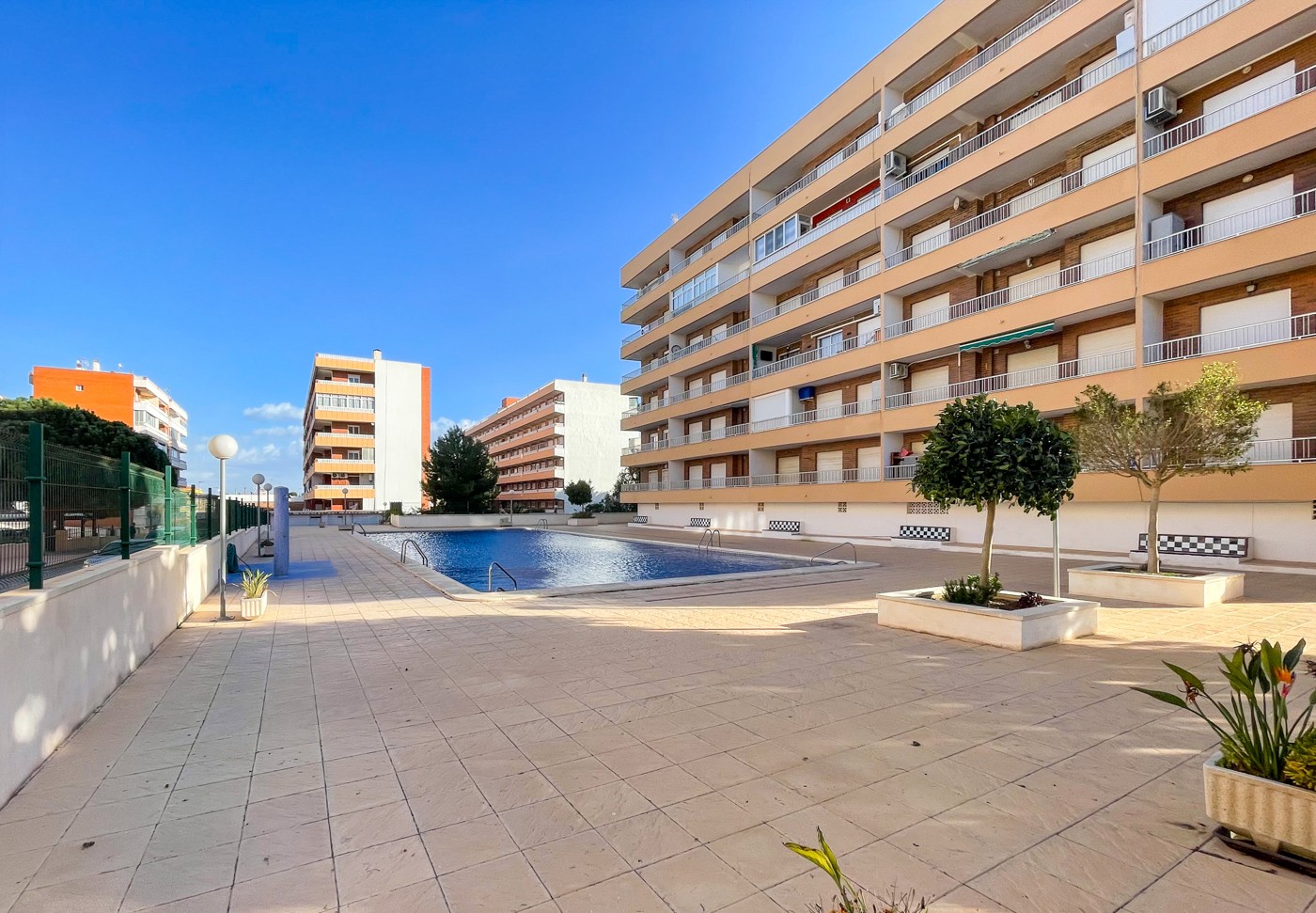 EXCLUSIVO ÁTICO REFORMADO CON VISTAS PANORÁMICAS AL MAR Y TERRAZA PRIVADA EN PUNTA PRIMA