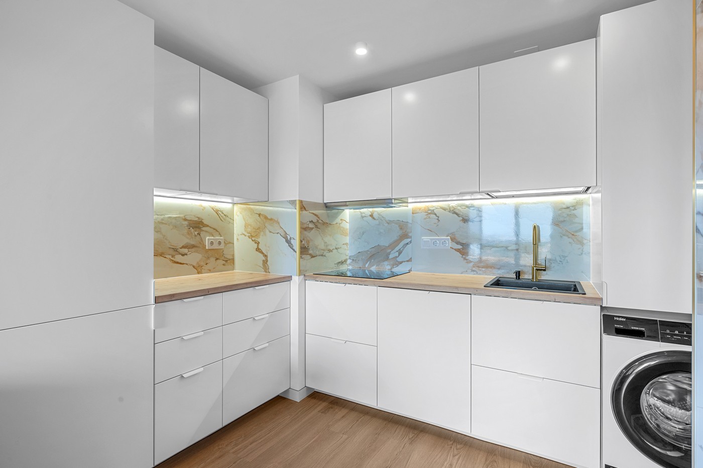 EXCLUSIVO ÁTICO REFORMADO CON VISTAS PANORÁMICAS AL MAR Y TERRAZA PRIVADA EN PUNTA PRIMA