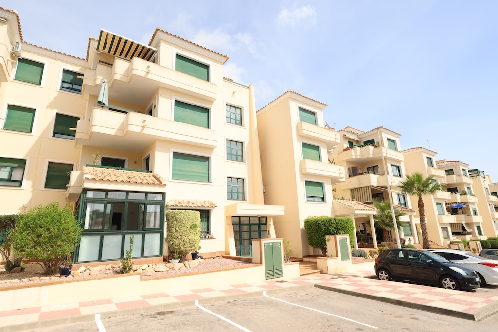 APARTAMENTO CON VISTAS AL MAR Y ORIENTACIÓN SUR EN CAMPOAMOR GOLF