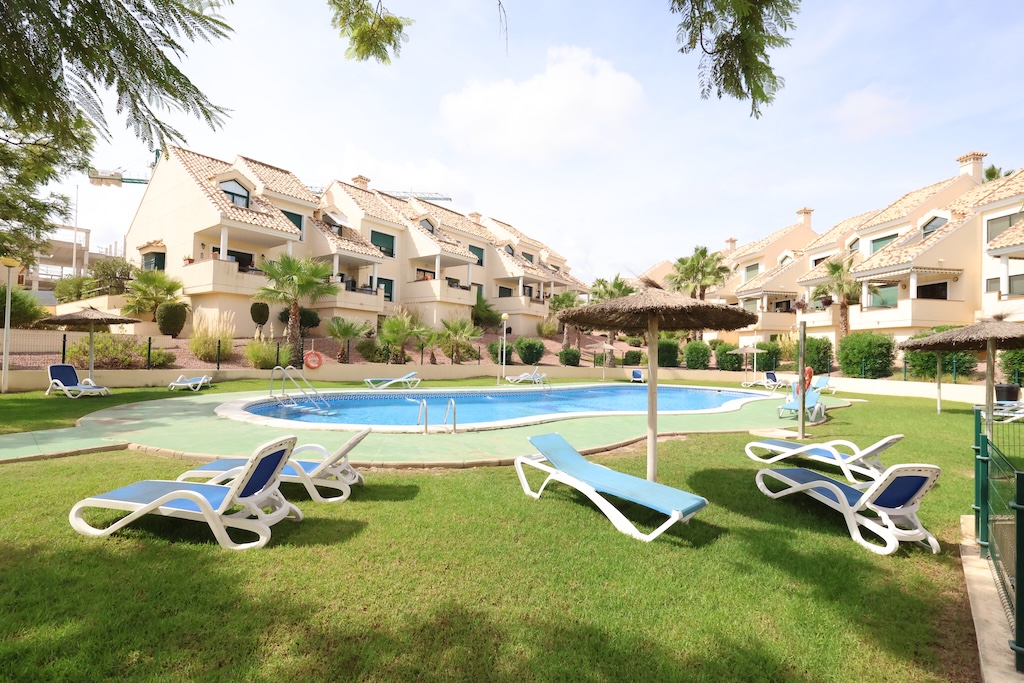 APARTAMENTO CON VISTAS AL MAR Y ORIENTACIÓN SUR EN CAMPOAMOR GOLF