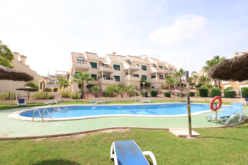 APARTAMENTO CON VISTAS AL MAR Y ORIENTACIÓN SUR EN CAMPOAMOR GOLF