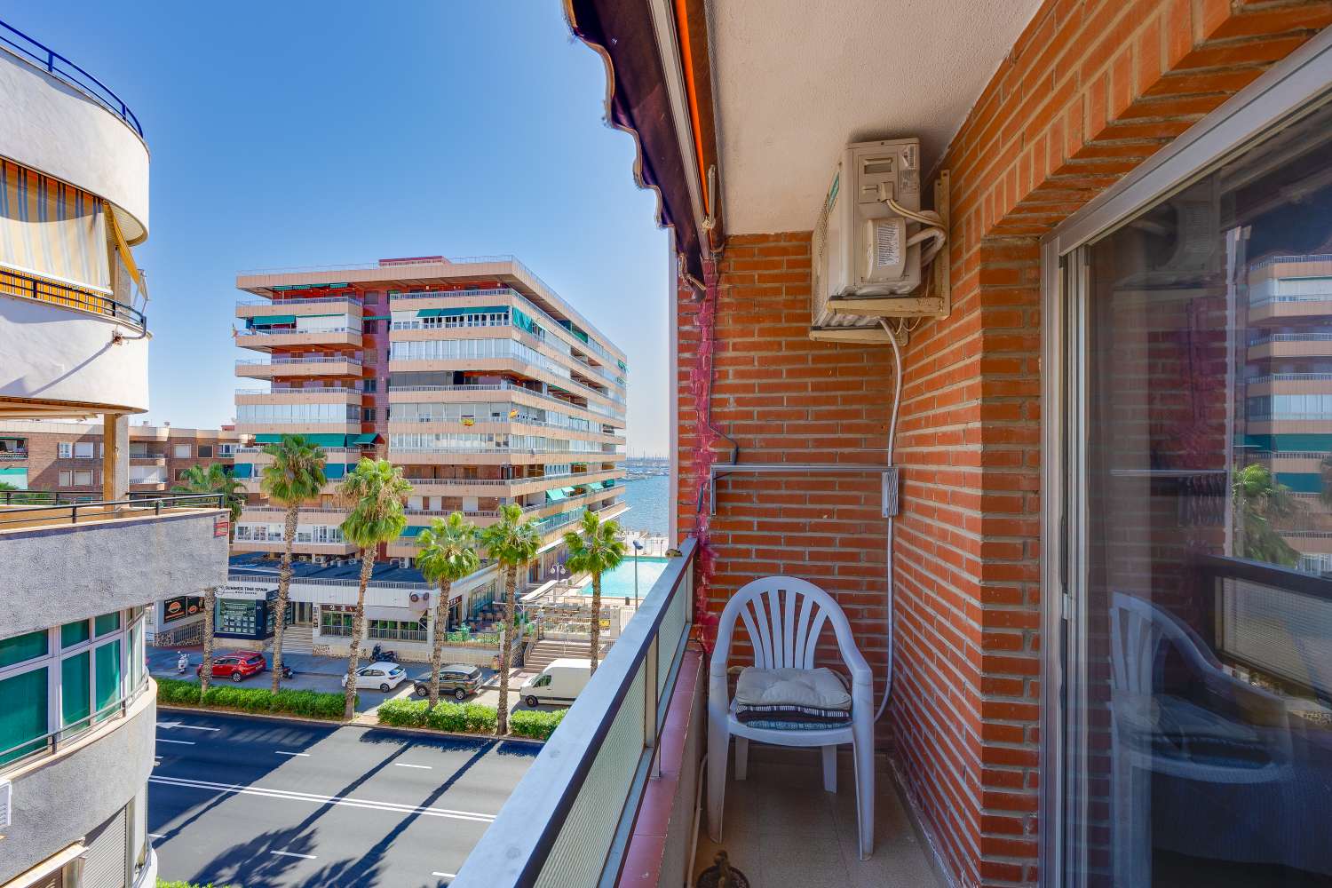 APARTAMENTO CON VISTAS AL MAR A 50 M DE LA PLAYA DEL ACEQUIÓN