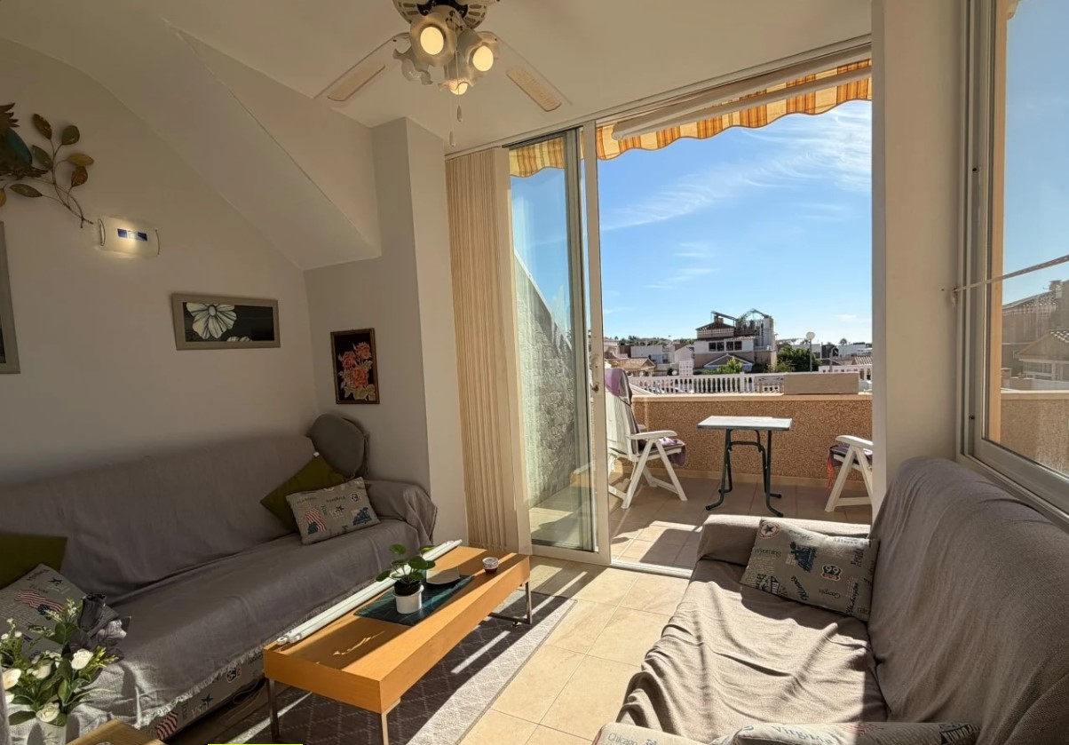 APARTAMENTO CON JARDÍN PRIVADO, TERRAZAS SOLEADAS Y A 600 M DEL MAR EN ROCÍO II