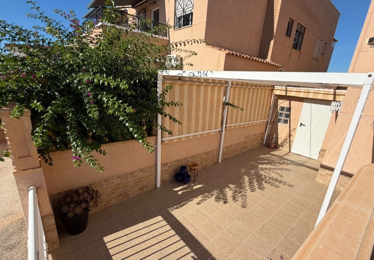 APARTAMENTO CON JARDÍN PRIVADO, TERRAZAS SOLEADAS Y A 600 M DEL MAR EN ROCÍO II