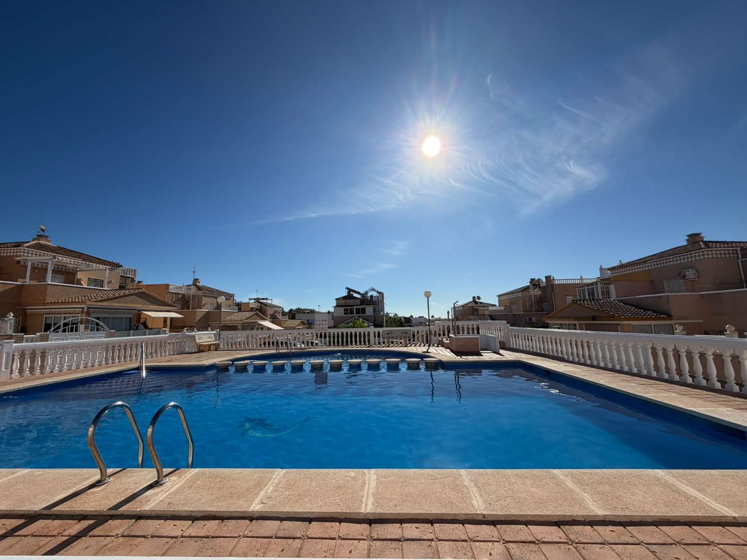 APARTAMENTO CON JARDÍN PRIVADO, TERRAZAS SOLEADAS Y A 600 M DEL MAR EN ROCÍO II
