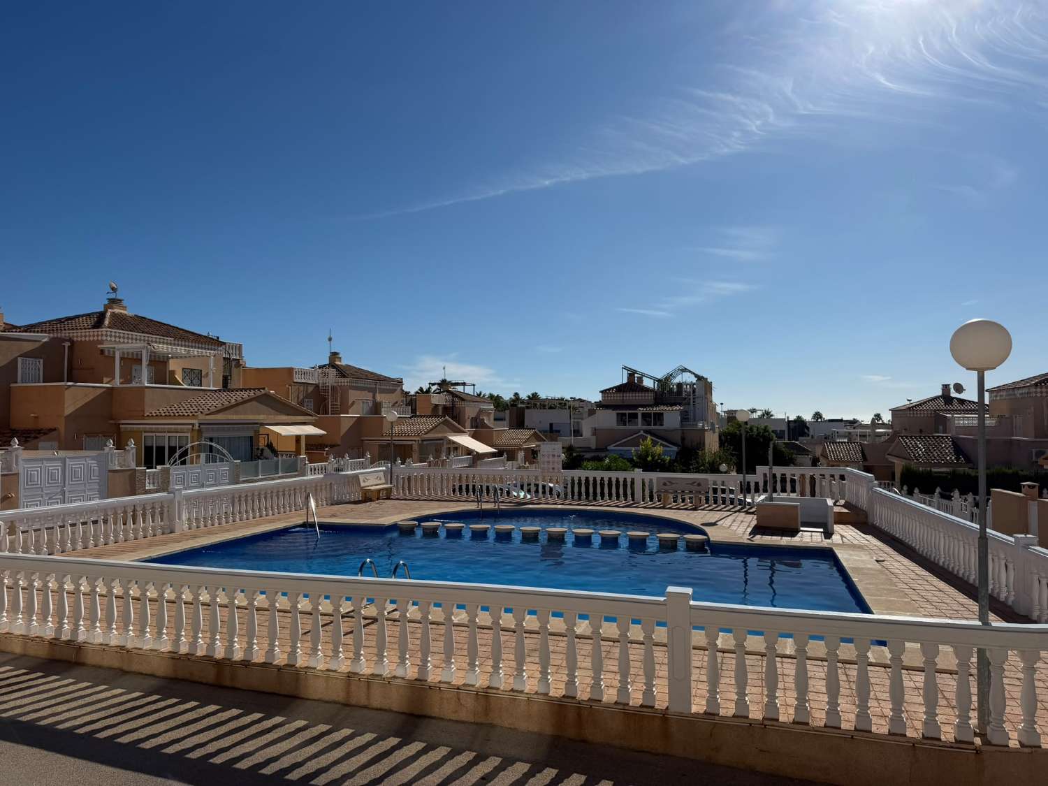 APARTAMENTO CON JARDÍN PRIVADO, TERRAZAS SOLEADAS Y A 600 M DEL MAR EN ROCÍO II