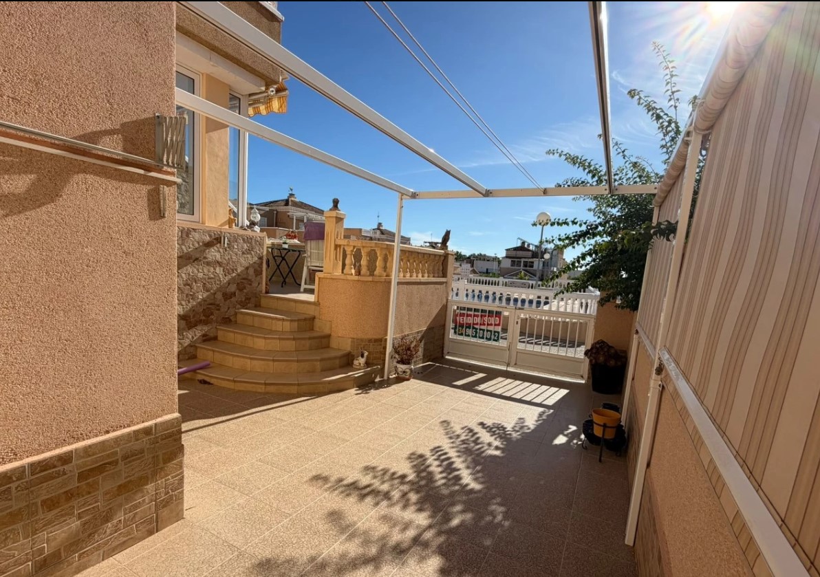 APARTAMENTO CON JARDÍN PRIVADO, TERRAZAS SOLEADAS Y A 600 M DEL MAR EN ROCÍO II