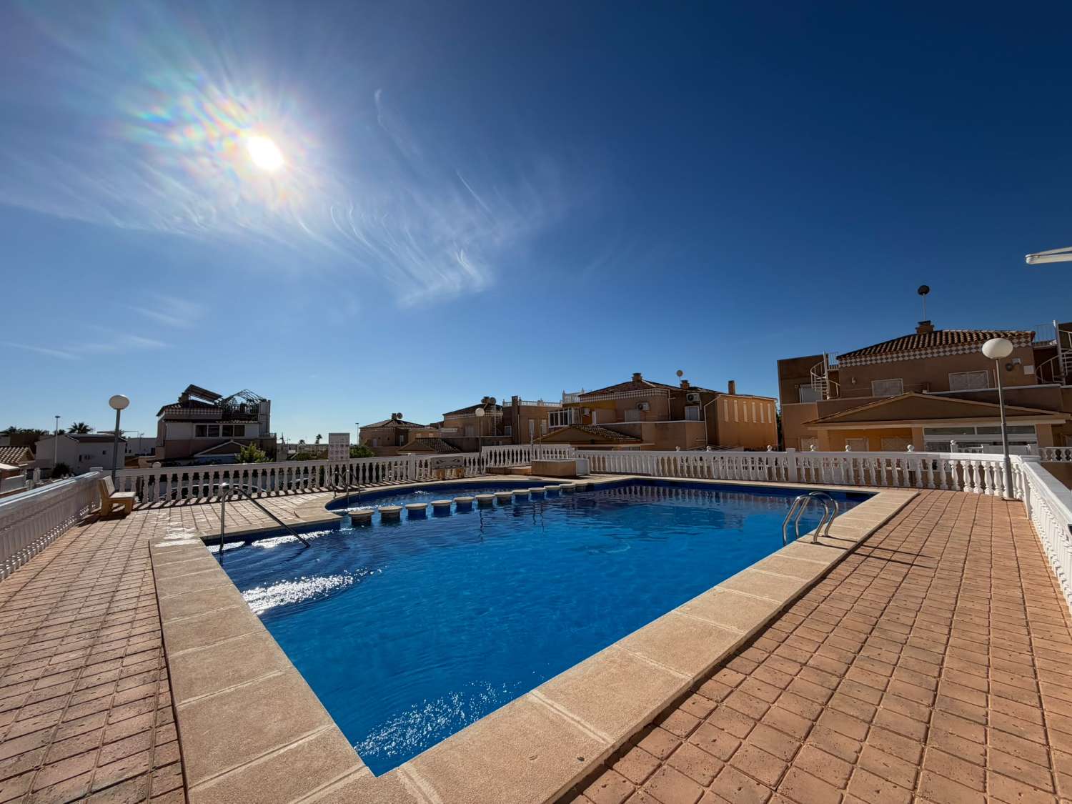 APARTAMENTO CON JARDÍN PRIVADO, TERRAZAS SOLEADAS Y A 600 M DEL MAR EN ROCÍO II