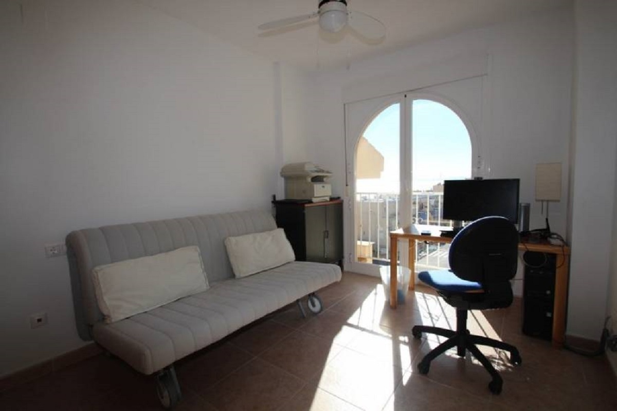 ÁTICO CON SOLÁRIUM PRIVADO DE 112 M², VISTAS AL MAR Y A 200 M DE LA PLAYA EN CAMPOAMOR