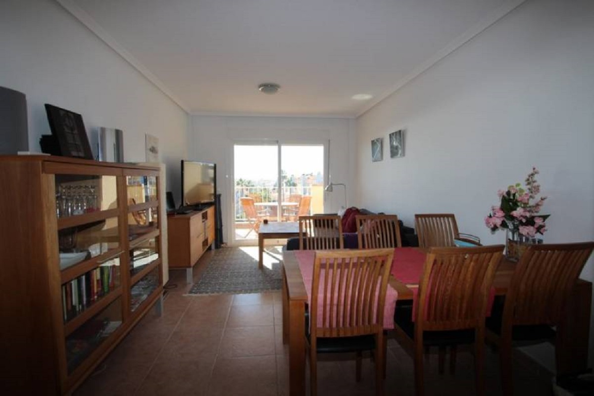 ÁTICO CON SOLÁRIUM PRIVADO DE 112 M², VISTAS AL MAR Y A 200 M DE LA PLAYA EN CAMPOAMOR