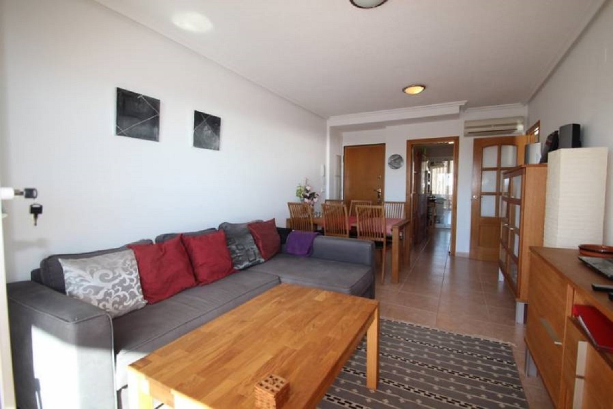 ÁTICO CON SOLÁRIUM PRIVADO DE 112 M², VISTAS AL MAR Y A 200 M DE LA PLAYA EN CAMPOAMOR
