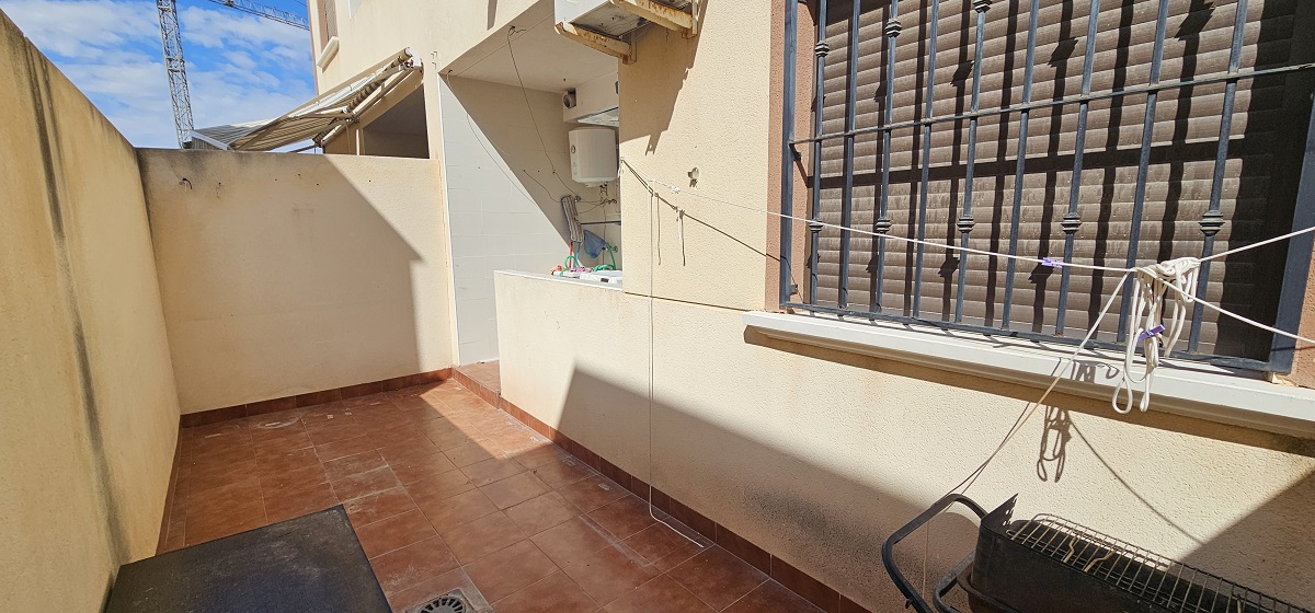 BUNGALOW EN PLANTA BAJA CON JARDÍN PRIVADO Y AMPLIOS ESPACIOS EXTERIORES