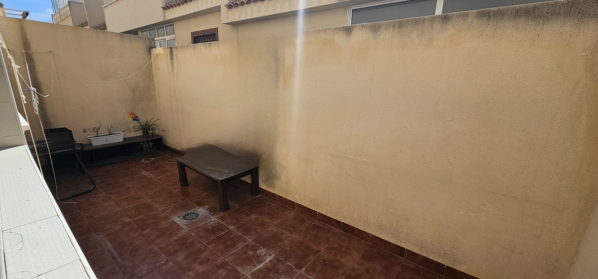 BUNGALOW EN PLANTA BAJA CON JARDÍN PRIVADO Y AMPLIOS ESPACIOS EXTERIORES