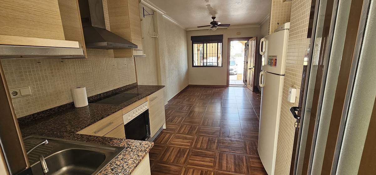 BUNGALOW EN PLANTA BAJA CON JARDÍN PRIVADO Y AMPLIOS ESPACIOS EXTERIORES
