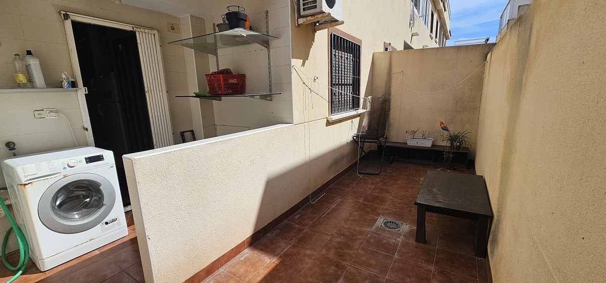 BUNGALOW EN PLANTA BAJA CON JARDÍN PRIVADO Y AMPLIOS ESPACIOS EXTERIORES