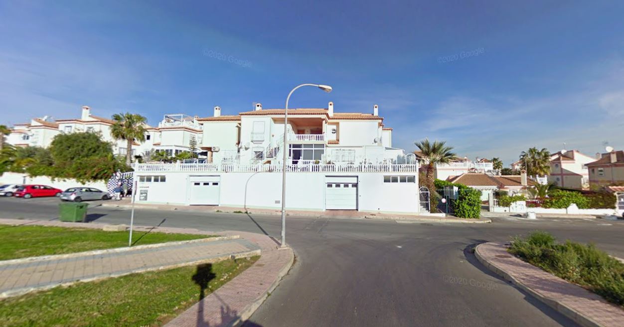 BUNGALOW CON VISTAS AL MAR, TERRAZA Y LICENCIA TURÍSTICA EN LOS ALTOS, TORREVIEJA