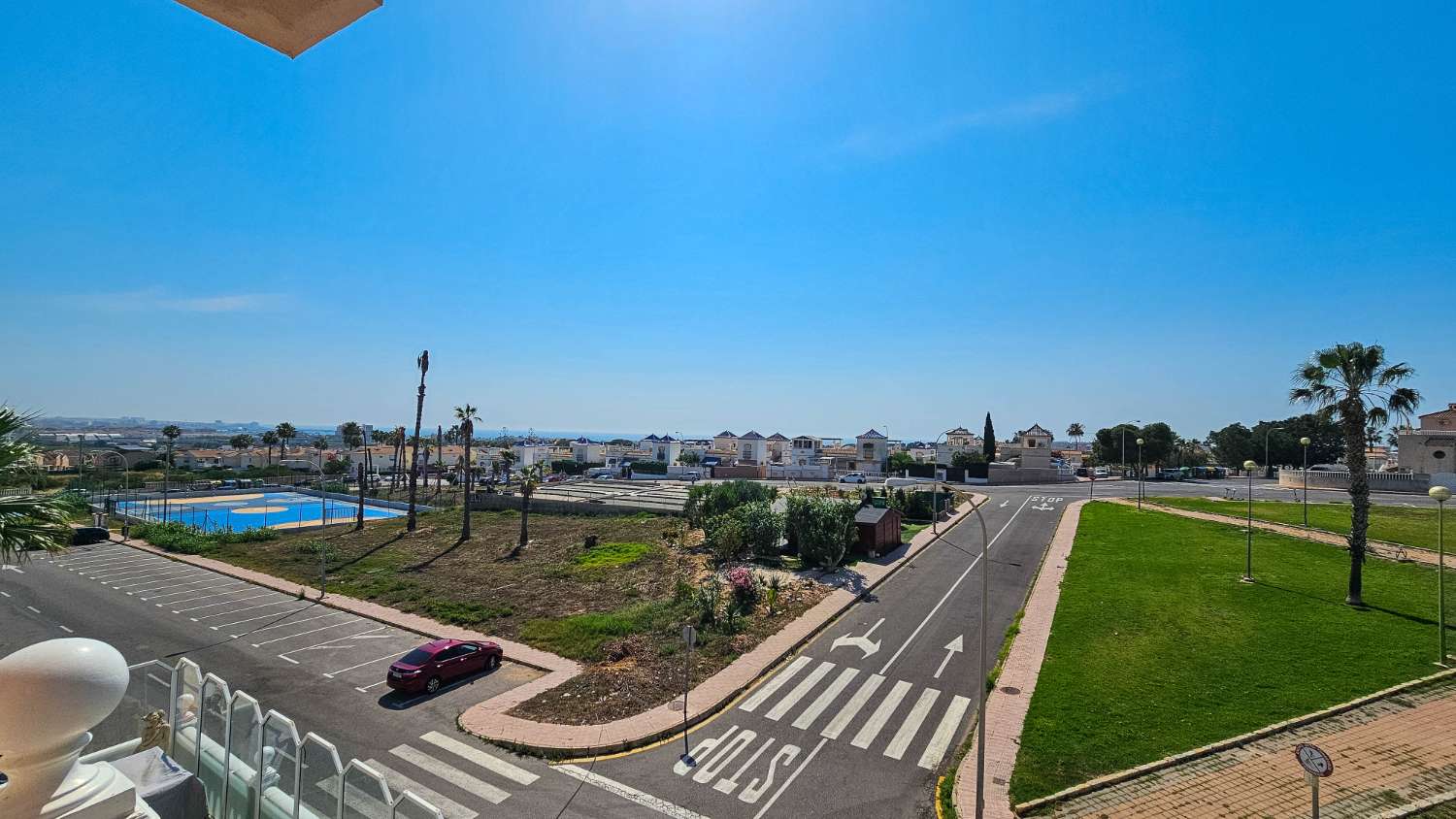 BUNGALOW CON VISTAS AL MAR, TERRAZA Y LICENCIA TURÍSTICA EN LOS ALTOS, TORREVIEJA