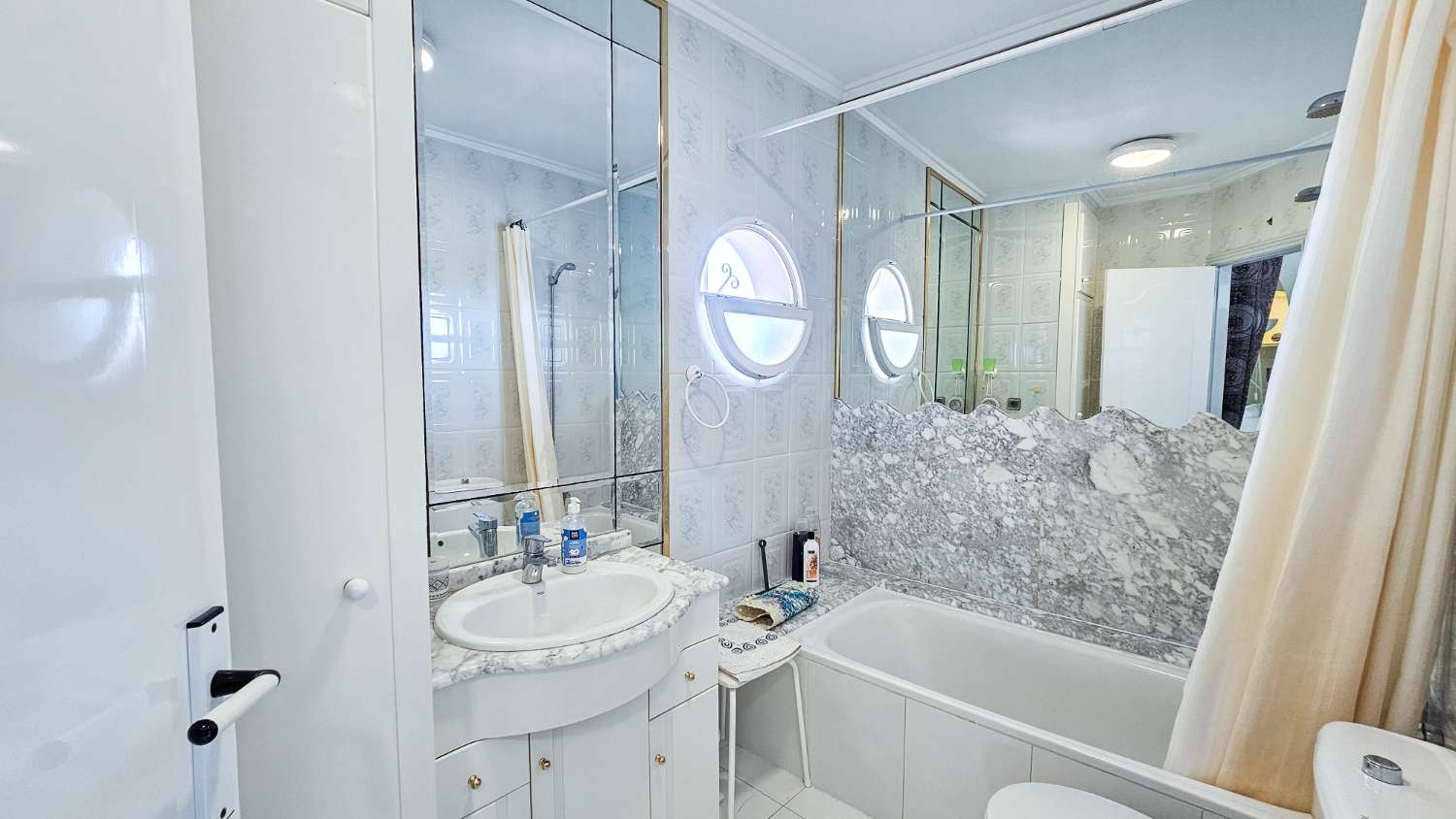 BUNGALOW CON VISTAS AL MAR, TERRAZA Y LICENCIA TURÍSTICA EN LOS ALTOS, TORREVIEJA