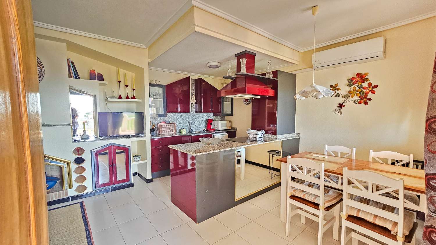 BUNGALOW CON VISTAS AL MAR, TERRAZA Y LICENCIA TURÍSTICA EN LOS ALTOS, TORREVIEJA