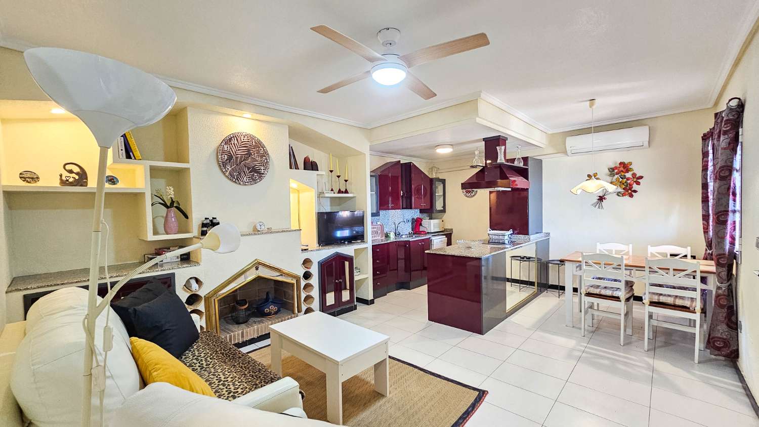 BUNGALOW CON VISTAS AL MAR, TERRAZA Y LICENCIA TURÍSTICA EN LOS ALTOS, TORREVIEJA