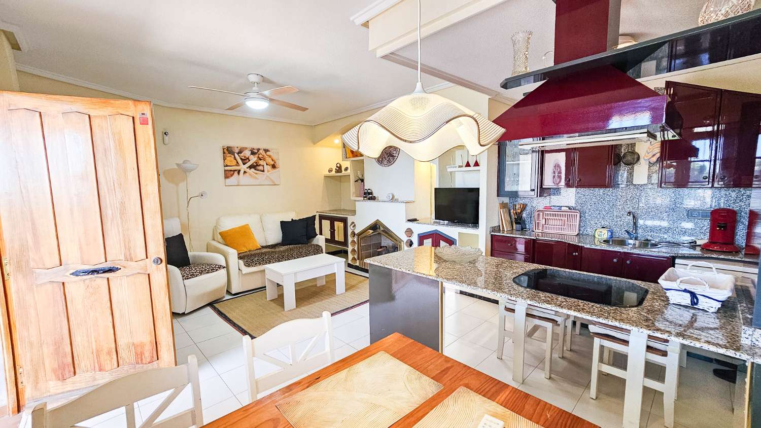 BUNGALOW CON VISTAS AL MAR, TERRAZA Y LICENCIA TURÍSTICA EN LOS ALTOS, TORREVIEJA