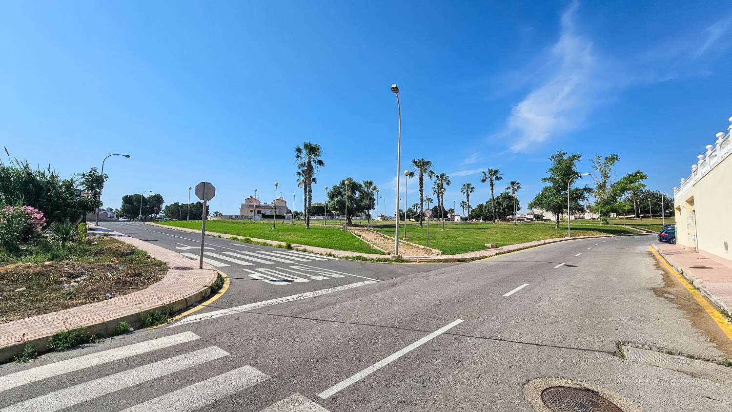 BUNGALOW CON VISTAS AL MAR, TERRAZA Y LICENCIA TURÍSTICA EN LOS ALTOS, TORREVIEJA