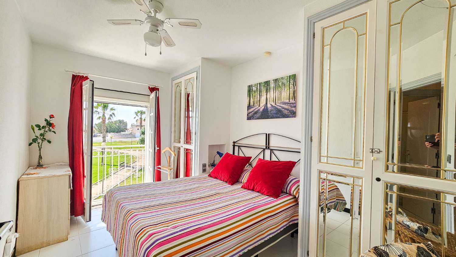 BUNGALOW CON VISTAS AL MAR, TERRAZA Y LICENCIA TURÍSTICA EN LOS ALTOS, TORREVIEJA