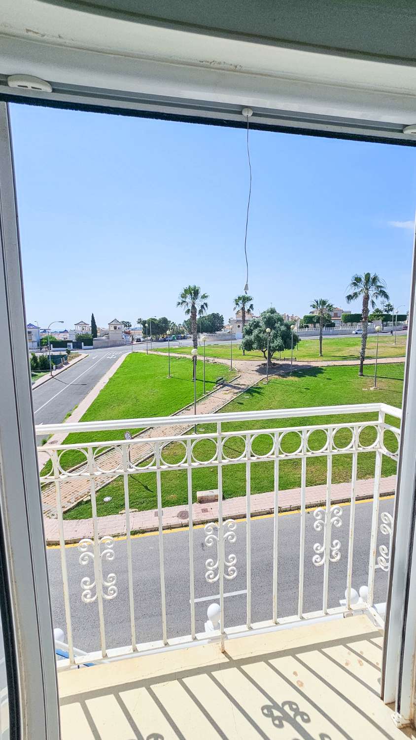 BUNGALOW CON VISTAS AL MAR, TERRAZA Y LICENCIA TURÍSTICA EN LOS ALTOS, TORREVIEJA