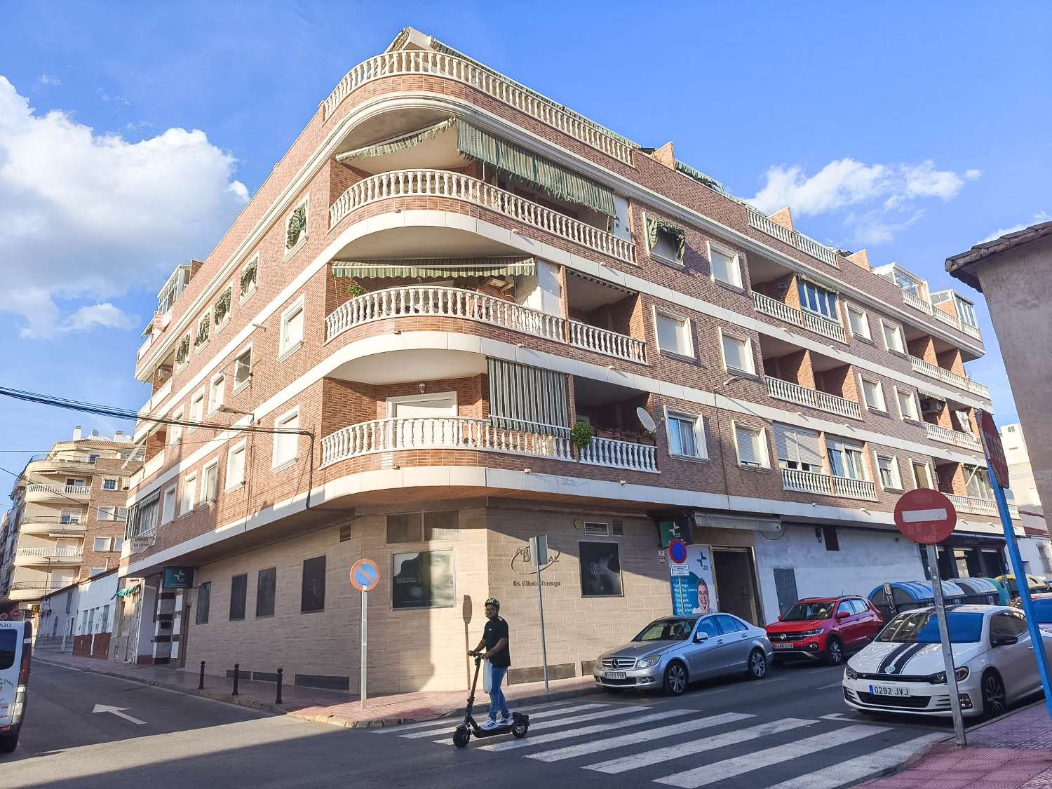ÁTICO EN EL CENTRO DE TORREVIEJA CON TERRAZA, BARBACOA Y GARAJE OPCIONAL, CERCA DEL MAR