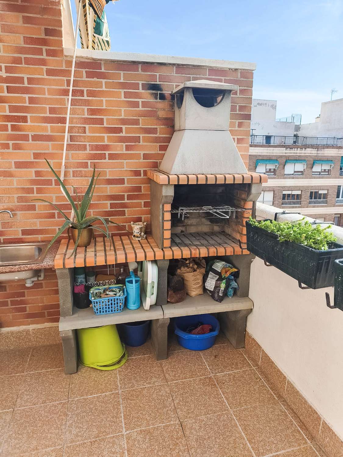 ÁTICO EN EL CENTRO DE TORREVIEJA CON TERRAZA, BARBACOA Y GARAJE OPCIONAL, CERCA DEL MAR