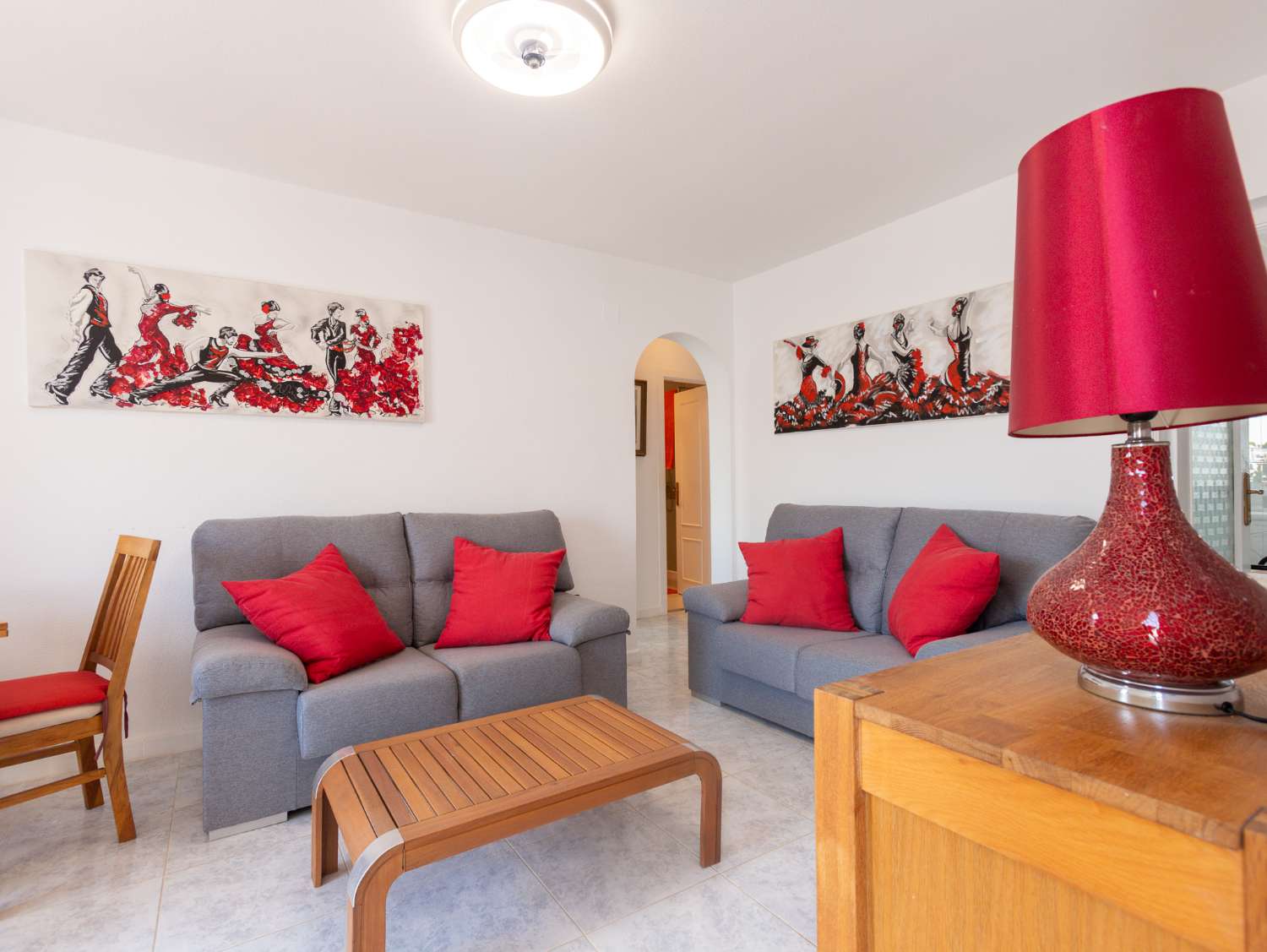 BUNGALOW EN PLANTA ALTA CON SOLÁRIUM PRIVADO, VISTAS AL MAR Y PISCINA COMUNITARIA EN LA FLORIDA