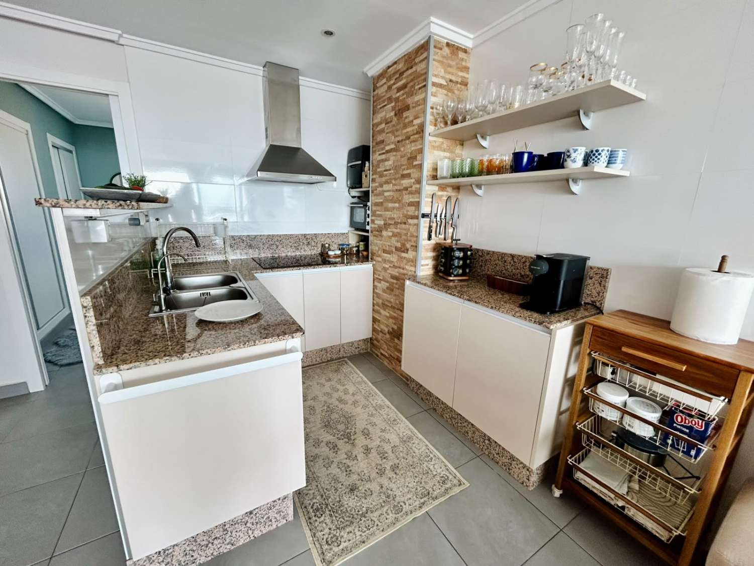 APARTAMENTO REFORMADO EN PRIMERA LÍNEA FRENTE AL PUERTO DEPORTIVO Y LA PLAYA