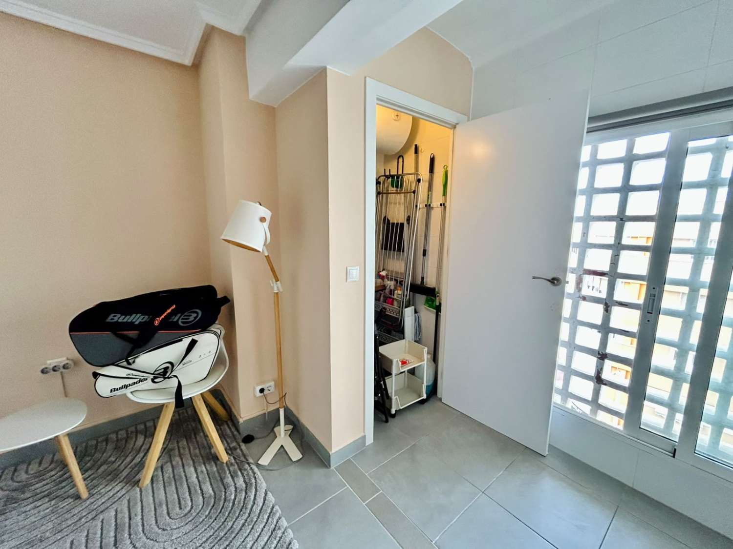 APARTAMENTO REFORMADO EN PRIMERA LÍNEA FRENTE AL PUERTO DEPORTIVO Y LA PLAYA