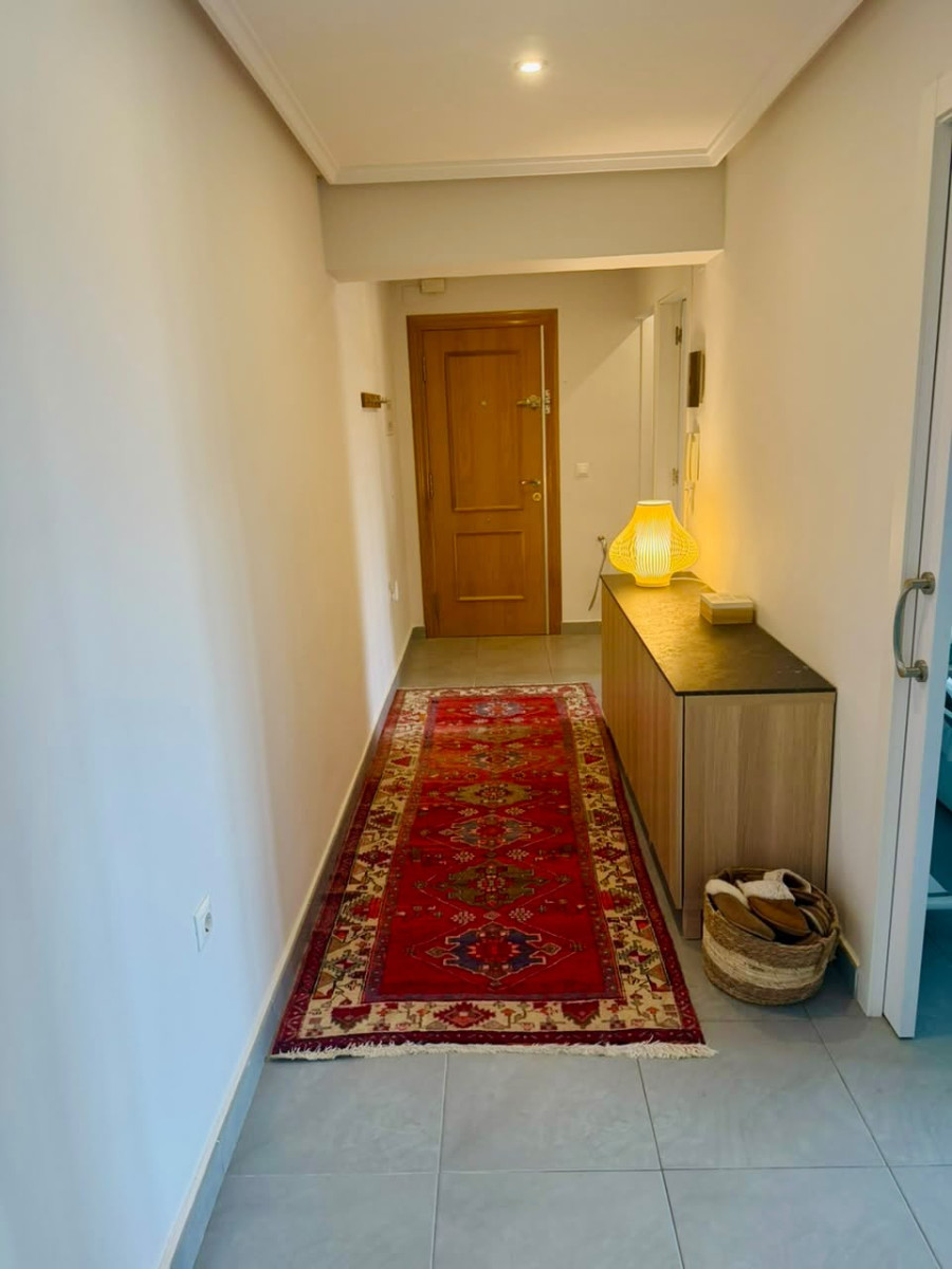 APARTAMENTO REFORMADO EN PRIMERA LÍNEA FRENTE AL PUERTO DEPORTIVO Y LA PLAYA