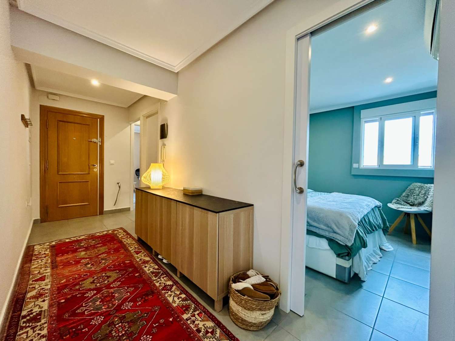APARTAMENTO REFORMADO EN PRIMERA LÍNEA FRENTE AL PUERTO DEPORTIVO Y LA PLAYA