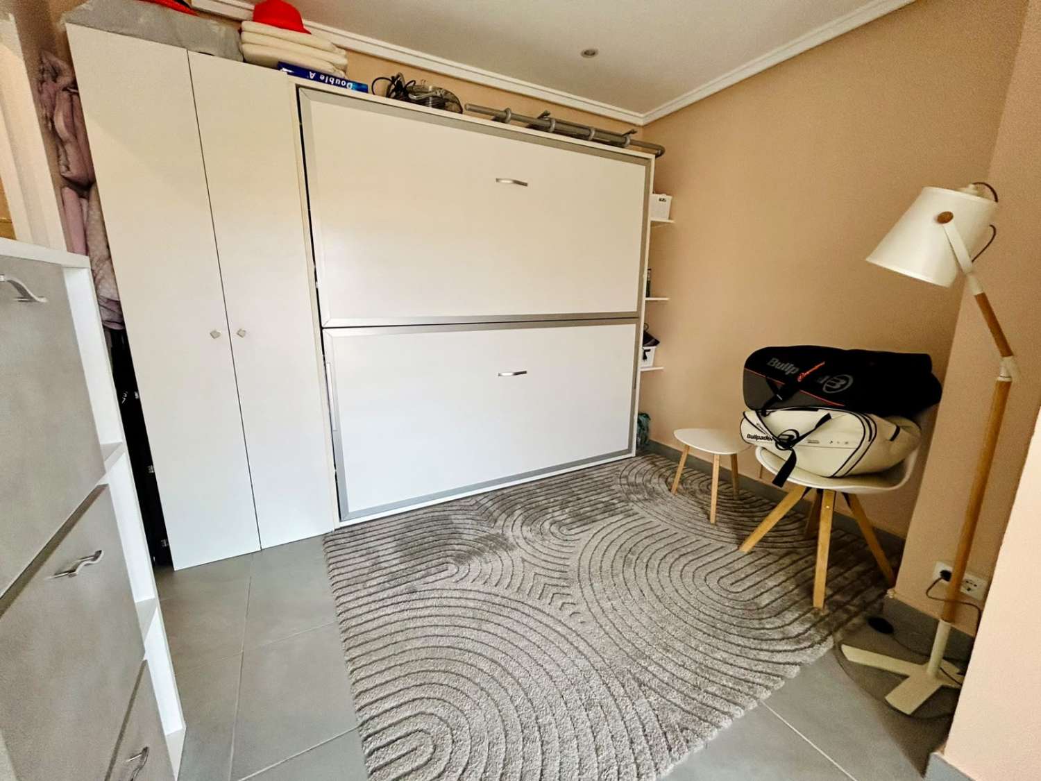 APARTAMENTO REFORMADO EN PRIMERA LÍNEA FRENTE AL PUERTO DEPORTIVO Y LA PLAYA
