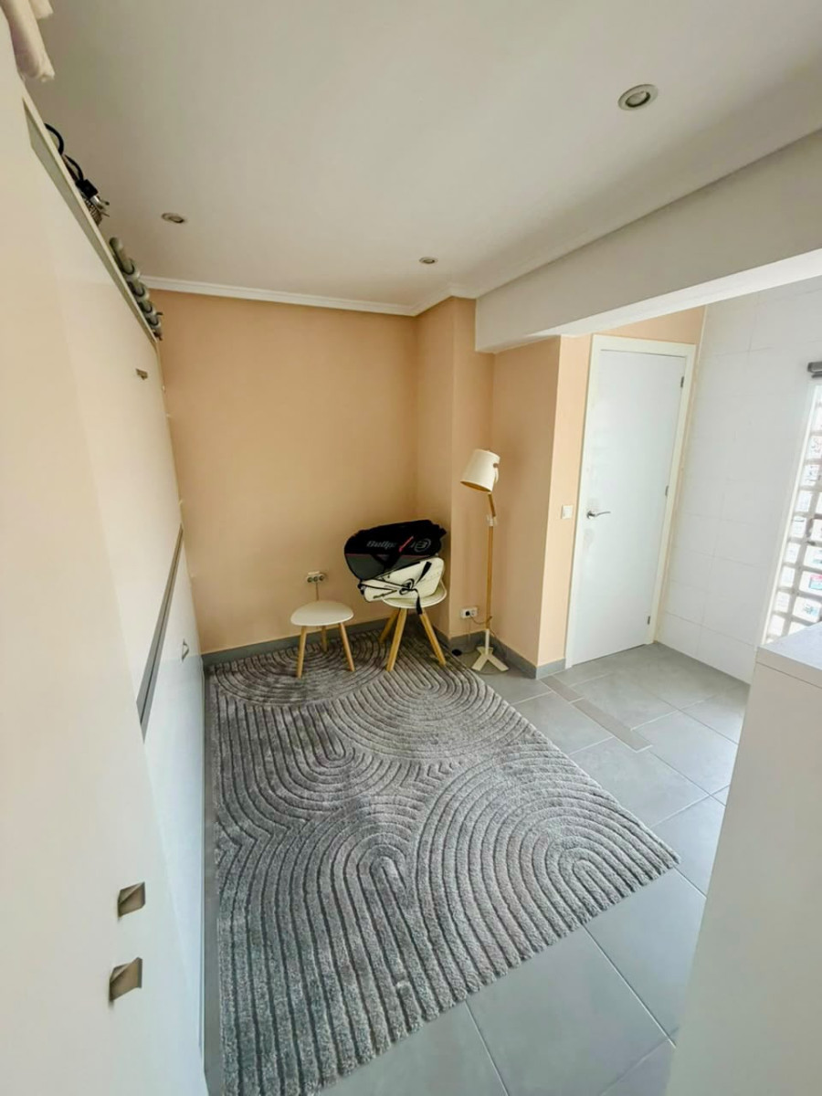 APARTAMENTO REFORMADO EN PRIMERA LÍNEA FRENTE AL PUERTO DEPORTIVO Y LA PLAYA