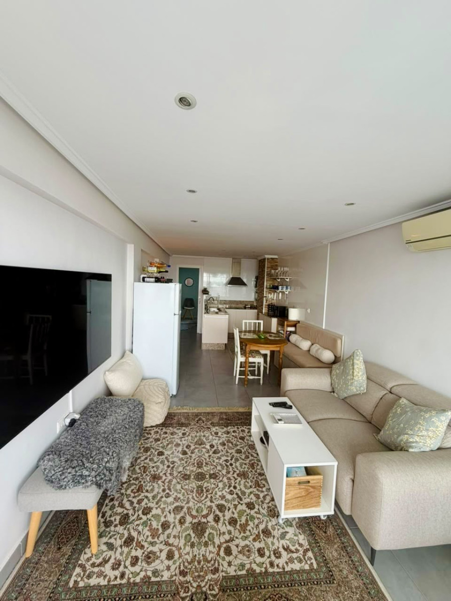 APARTAMENTO REFORMADO EN PRIMERA LÍNEA FRENTE AL PUERTO DEPORTIVO Y LA PLAYA