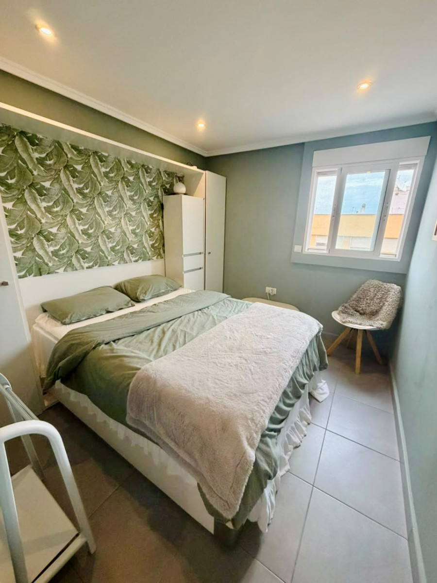 APARTAMENTO REFORMADO EN PRIMERA LÍNEA FRENTE AL PUERTO DEPORTIVO Y LA PLAYA