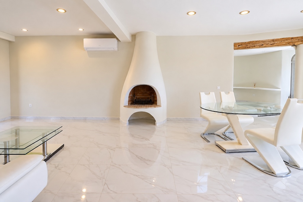 CHALET INDEPENDIENTE REFORMADO EN ALTEA CON VISTAS PANORÁMICAS AL MAR, PISCINA PRIVADA Y PARCELA DE 1.121 M²