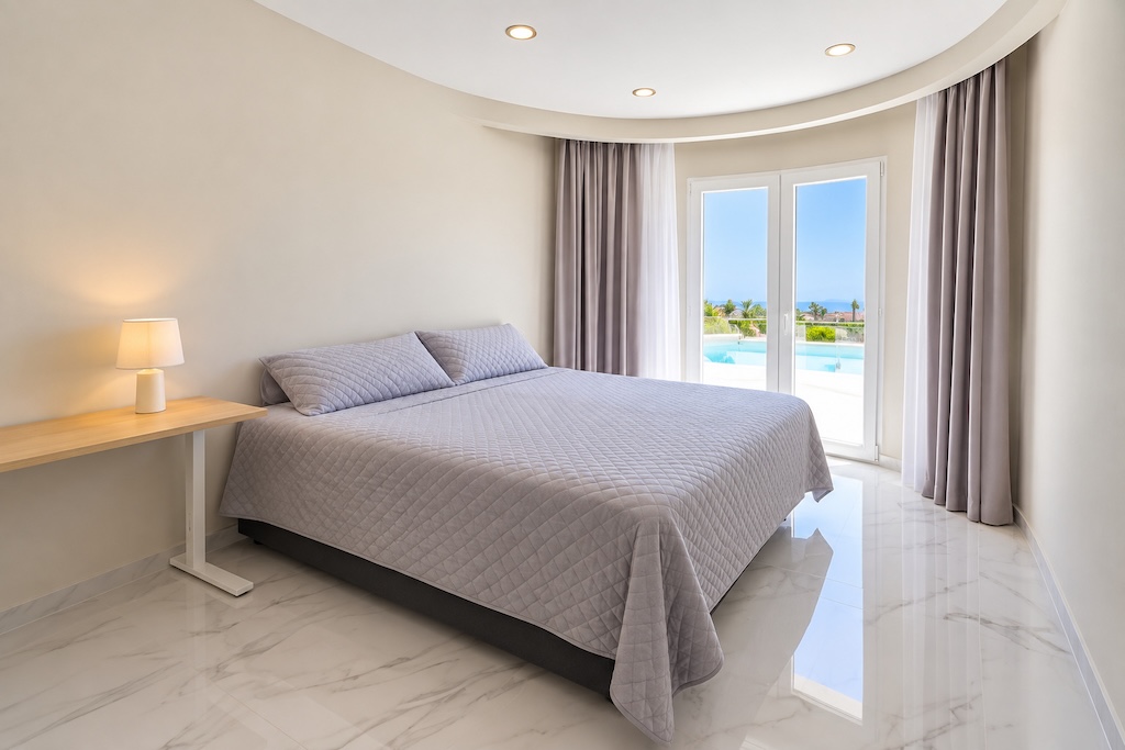 CHALET INDEPENDIENTE REFORMADO EN ALTEA CON VISTAS PANORÁMICAS AL MAR, PISCINA PRIVADA Y PARCELA DE 1.121 M²